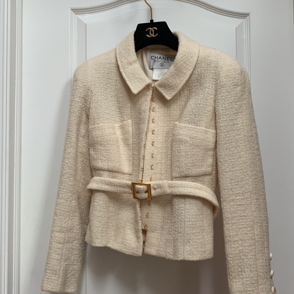 CHANEL 🤍Vintage Semi Cropped Cream Ivory Tweed Boucle Jacket Matte Gold Belted